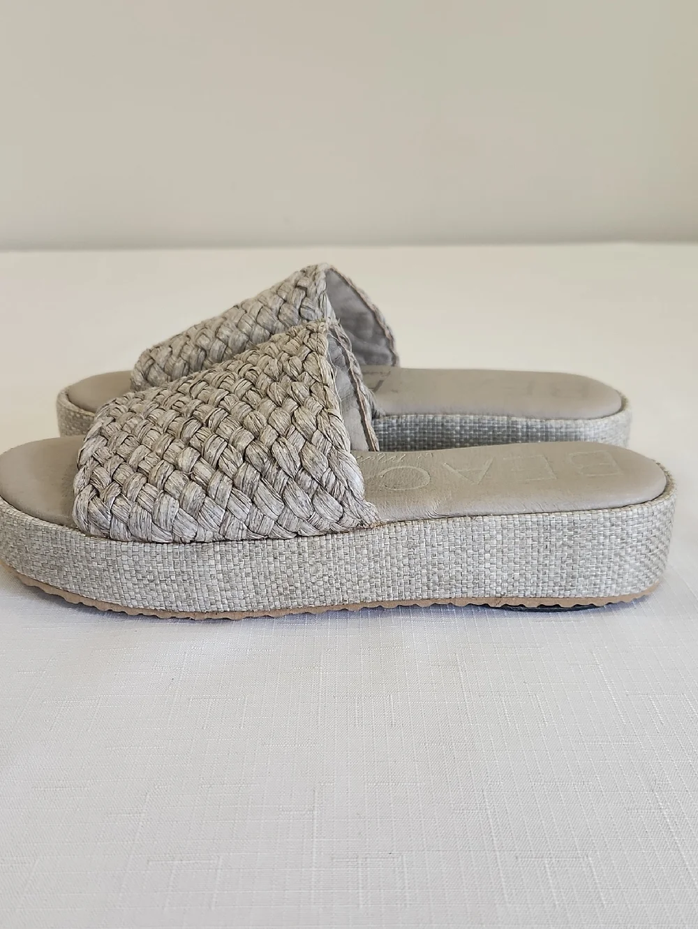 Beach By Matisse Cairo Gray Platform Sandals. Size 7
